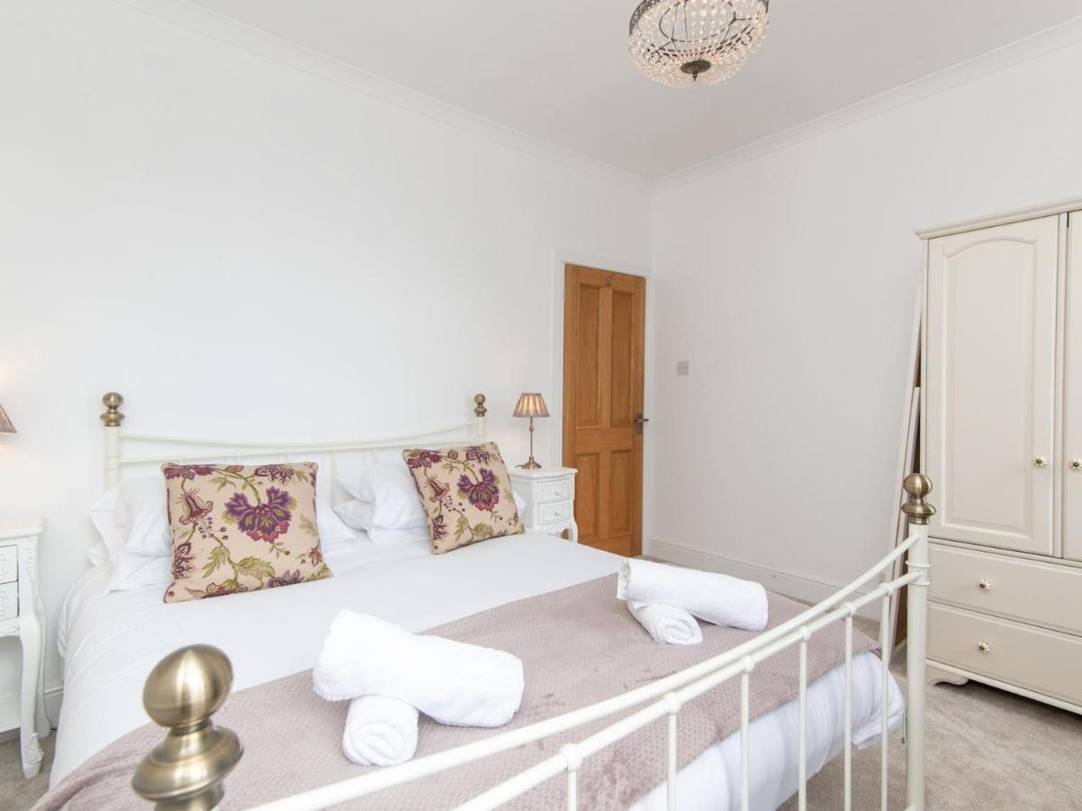 Pass The Keys Stylish 2 Bed Central Bath Apartment With Parking Exterior foto